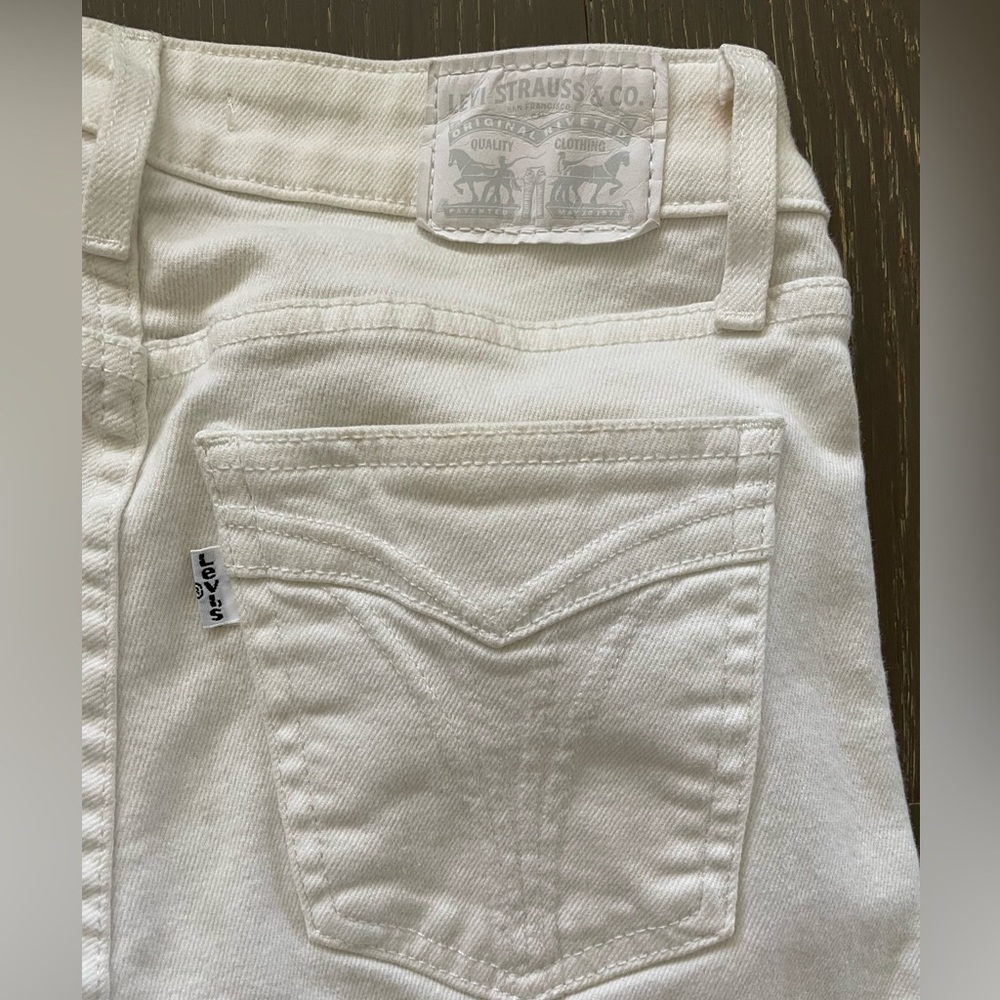 LEVIS women’s white skinny jeans size 4/27